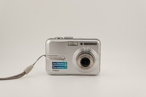 Samsung S Series S860 8.1MP Digital Camera - Silver TESTED WORKING
