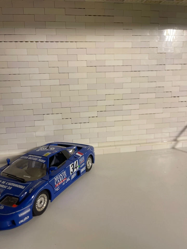 lotto 2 modellini scala 1:24, bugatti 11gb, jaguar xj220 - Immagine 3 di 4