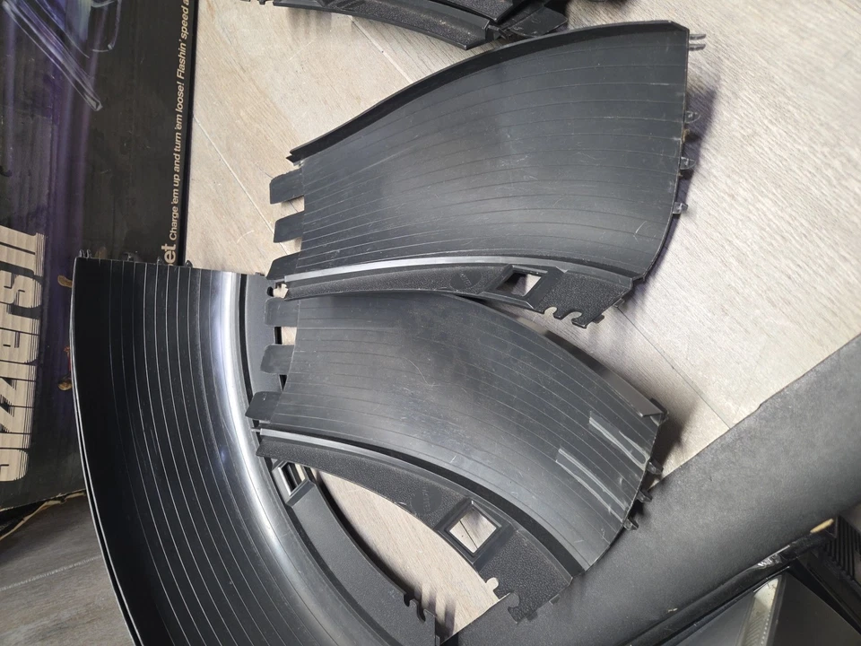 1975 Sizzlers 2 Track Silver Circuit Set With Box (No Cars Or Charger) - Image 3 of 4