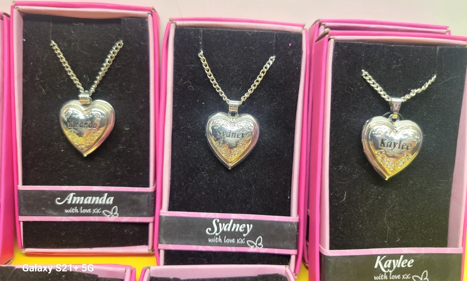 MULBERRY STUDIOS AMOR MEDALLONES CORAZÓN COLLARES JOYERÍA DE MODA - ELIGE EL NOMBRE Foto 3 de 4