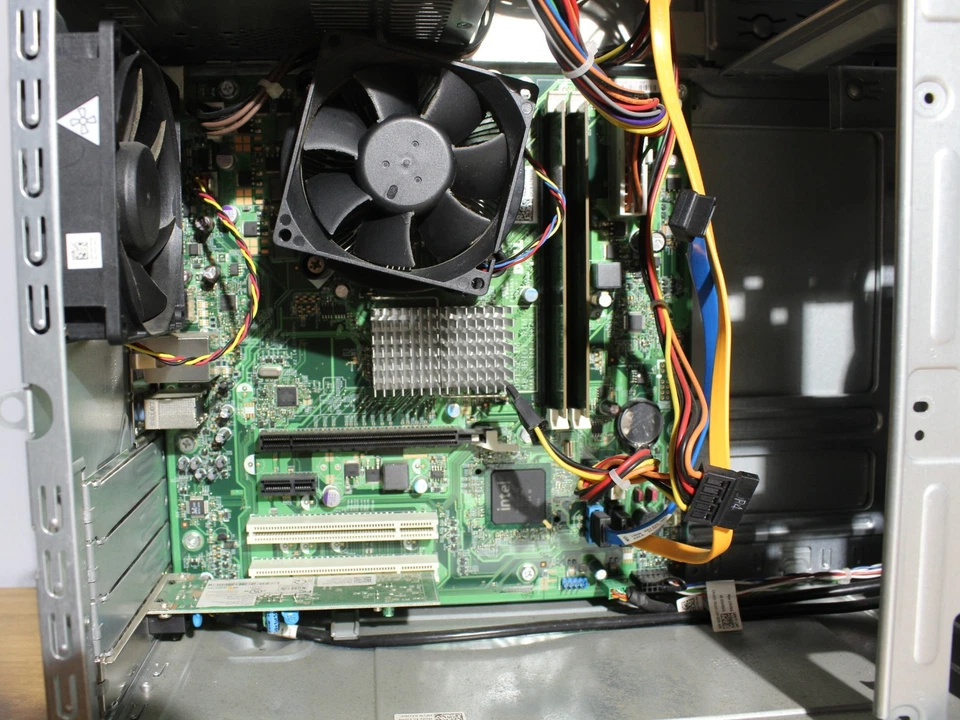 Dell Vostro 230 D07M Tower WORKS - Intel Core Duo E7500 2.93GHz, 4GB Ram, No HDD - Image 3 of 4