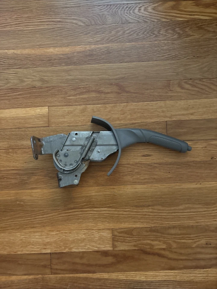 Manija de freno de emergencia Toyota Camry 2004-2006 OEM (limpia) Foto 2 de 2