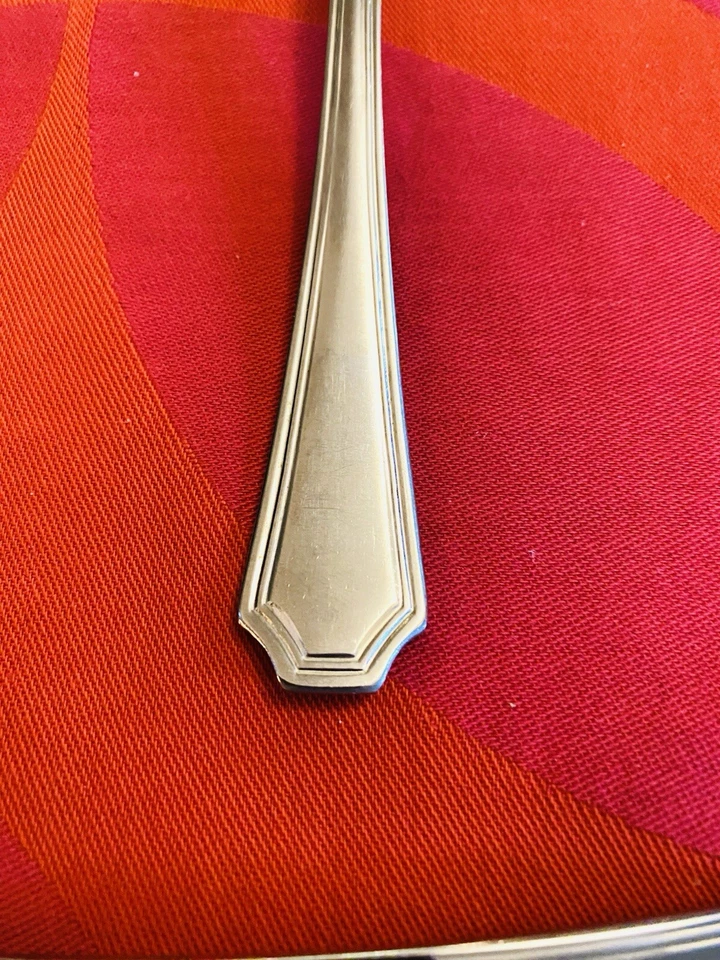 Farberware Arlington Outline Scallop Tip 18/0  4- Dinner Forks 8 1/4" - Image 4 of 4