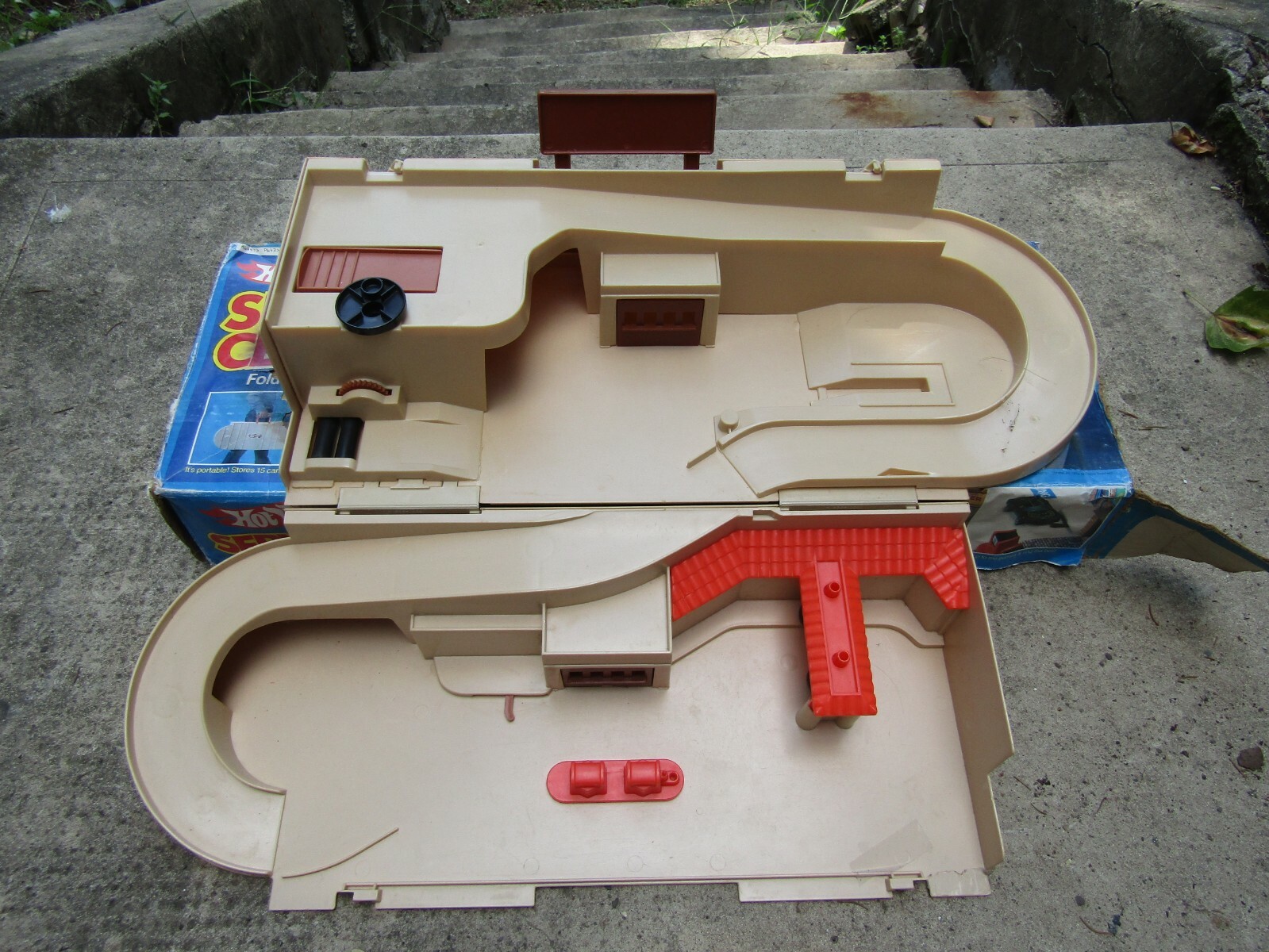 hot wheels service center fold away garage