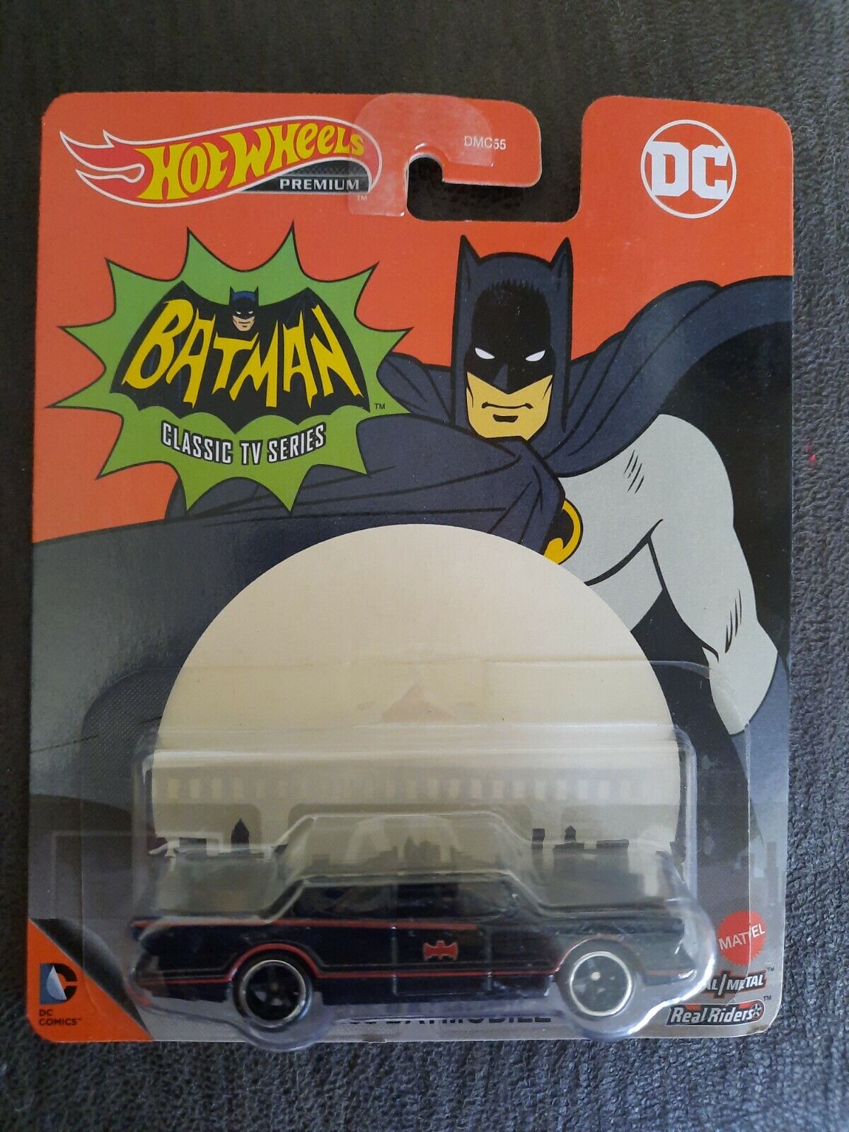 Carrinho Hot Wheels Classic TV Series Batmobile / HKG97 - Mattel