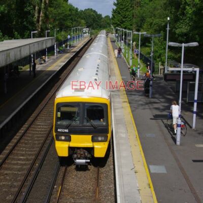PHOTO  SOUTHEASTERN TRAIN (2 CLASS 465 4-CAR EMUS) IS ARRIVING AT SYDENHAM HILL
