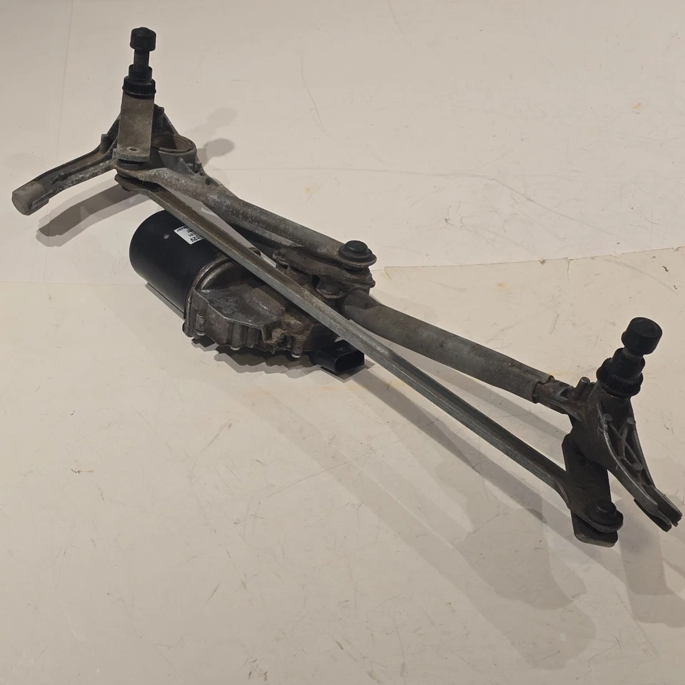 07-13 BMW 328i 335i E90 Enlace limpiaparabrisas delantero con motor 6978263 01 OEM Foto 2 de 4