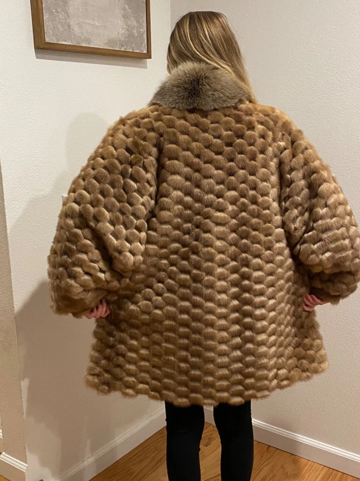 Real Mink Coat in women's small, beautiful blond colored mink rare design - Image 3 of 3