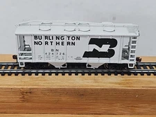 Atlas 1845-1 HO Scale Burlington Northern PS-2 Covered Hopper #424726.