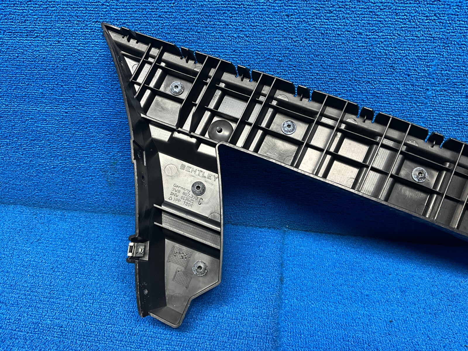 2005 - 2010 BENTLEY CONTINENTAL GTC REAR LEFT BUMPER HOLDER SUPPORT BRACKET OEM