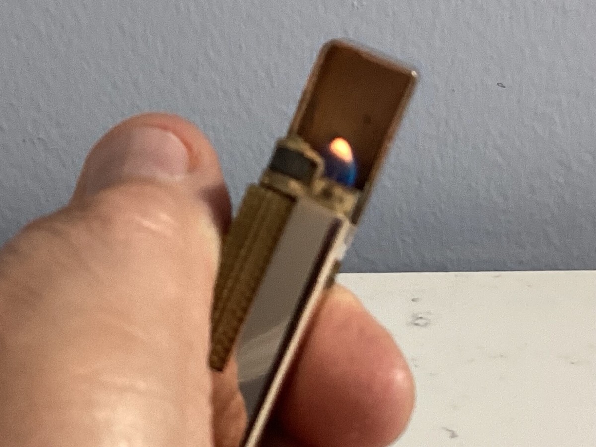 VINTAGE AUTHENTIC NESOR GOLD TONE PEPSI ADVERTISMENT LIGHTER VINTAGE AUTHENTIC NESOR GOLD TONE PEPSI ADVERTISMENT LIGHTER