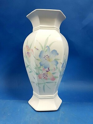 Schöne florale Vintage Royal Winton Blumenvase - sechseckige Blumen glasiert 
