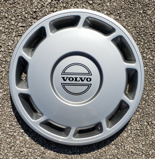 VINTAGE ORIGINAL VOLVO HUB CAP WHEEL COVER PART NO 6802102 SWEDEN