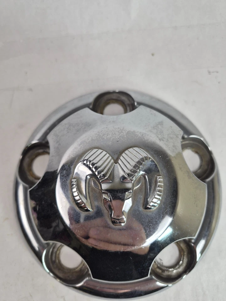 Dodge Ram 1500 1994-2003 tapa central usada desgaste normal cromada Foto 2 de 4