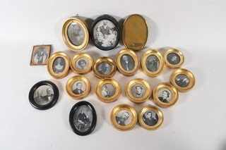 O55N23 Colección cuadros marco entre otros madera parcialmente chapada en oro