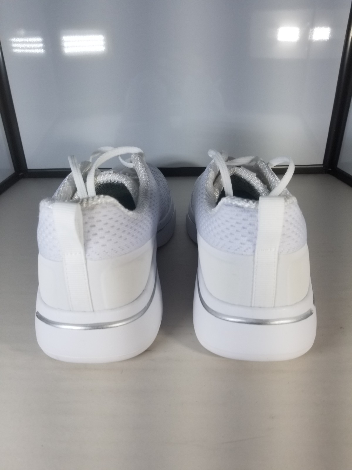 Skechers Women's Go Walk Arch Fit-Motion Breeze Sneaker Size 9 NWOB