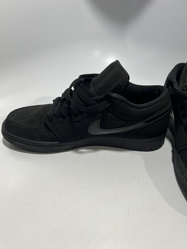 Air Jordan 1 Low Size 7.5 black. Worn only a few times. Very clean! 553558-056 - Picture 4 of 24