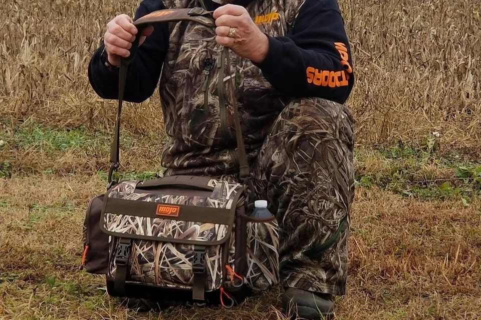 Timber and Blind Bag Duck Hunting Duffle, Mossy Oak Blades Camo Duffle Bag - Image 4 of 4