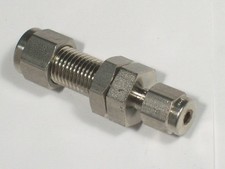 1- Swagelok Stainless Steel Reducing Bulkhead, 1/4" x 1/8" Tube, SS-400-61-2