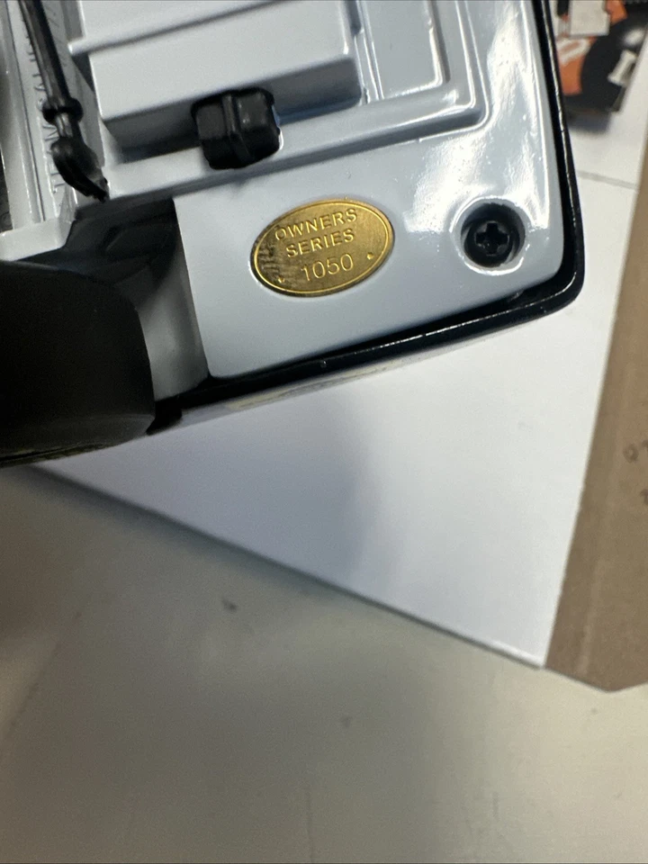 2002 Team Caliber Owners 1:24 Ken Schrader #36 M&M's Halloween Autographed - Image 3 of 4