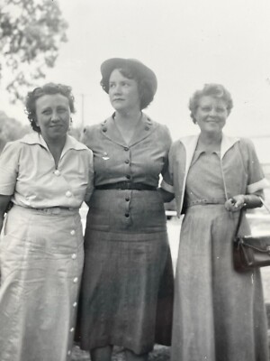ZE Photograph 3 Women Dresses Portrait Smiling Looking Off Distracted 1950s