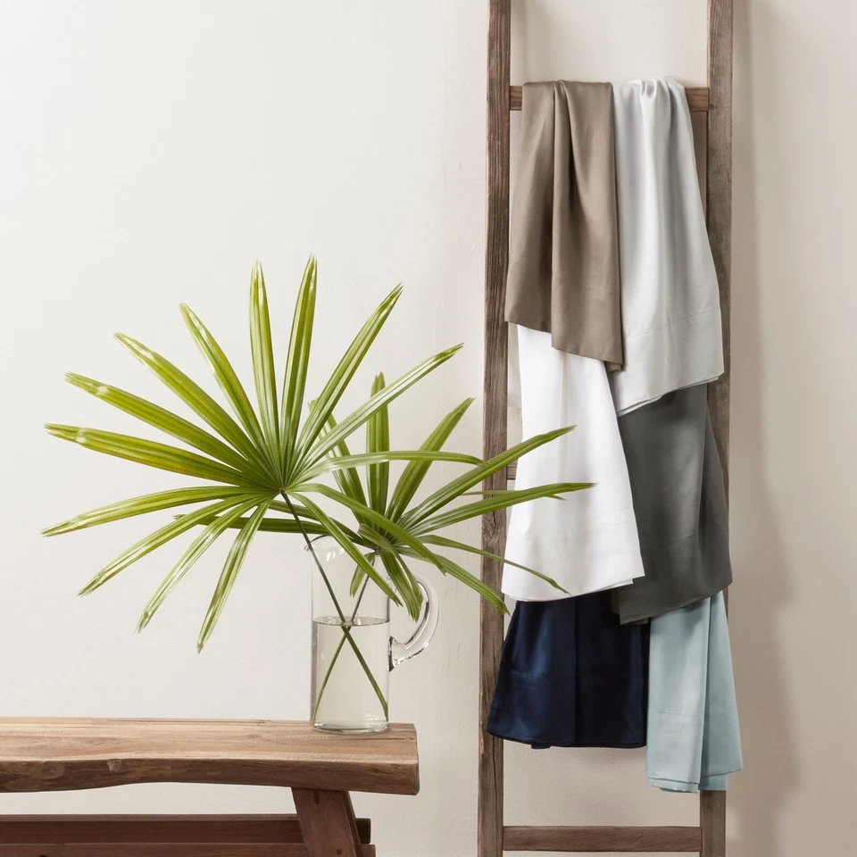 Juego de sábanas de bambú premium de 4 piezas suaves y transpirables de Kaycie Gray Hotel Collection Foto 2 de 4