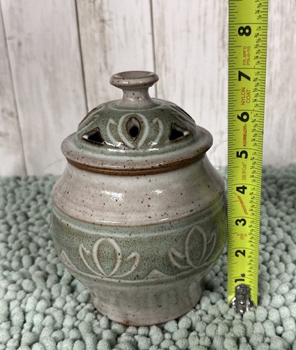 Green Glazed Pottery Medium Rose Jar 5.5" Tall with Lid - Picture 12 of 12
