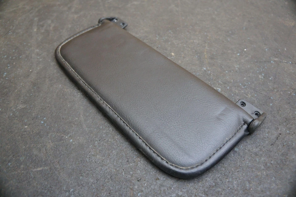 Parasol lateral izquierdo cuero negro 60992900 OEM Ferrari 328 GTS 208 308 Foto 3 de 4