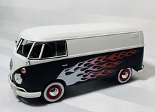 MotorMax 1:24 Volkswagen Type 2 T1 Delivery Van Model White/Matte Black