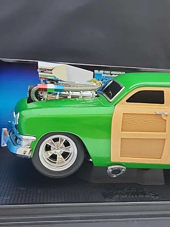 2001 MUSCLE MACHINES California TOO HOT 1:18 "50 Green Woody" - Image 3 of 4