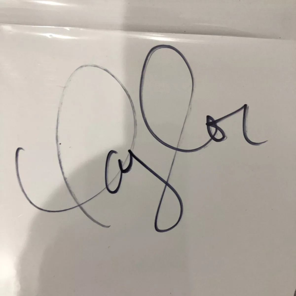 Taylor Swift Autograph taylor-swift-autograph