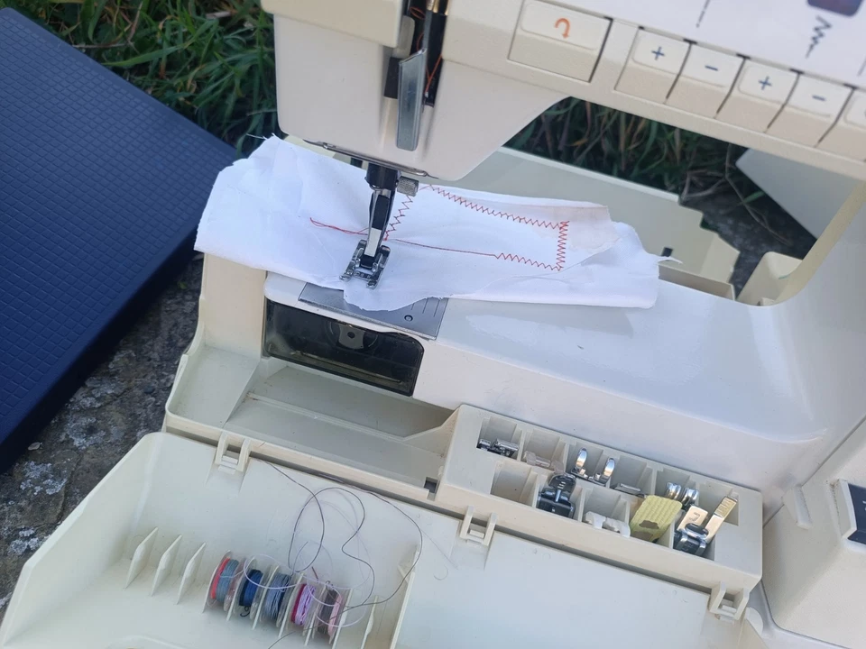 Nähmaschine HUSQVARNA  PRISMA 945 COMPÜTER  Leder Jeans Seide Baumwolle - Bild 2 von 4