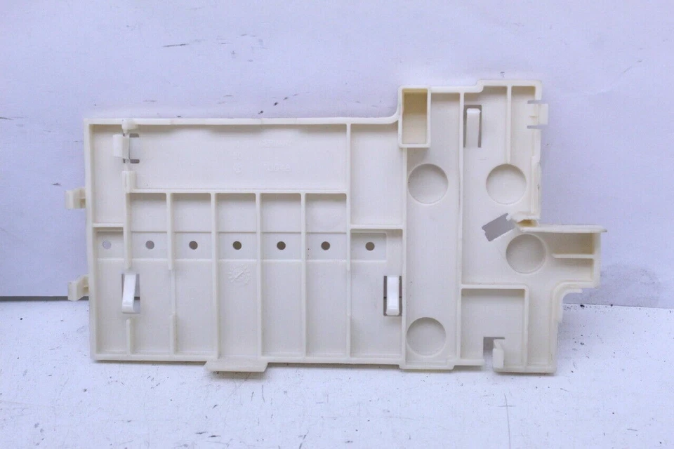 BMW X5 525i 530i E39 2001-2003 maletero caja de relé de fusibles OEM usado Foto 3 de 4