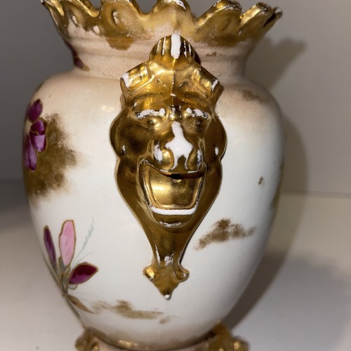 ANTIQUE ROYAL BONN VASE HAND PAINTED FOOTED LION HEAD HANDLES FLOWERS - Picture 9 of 12