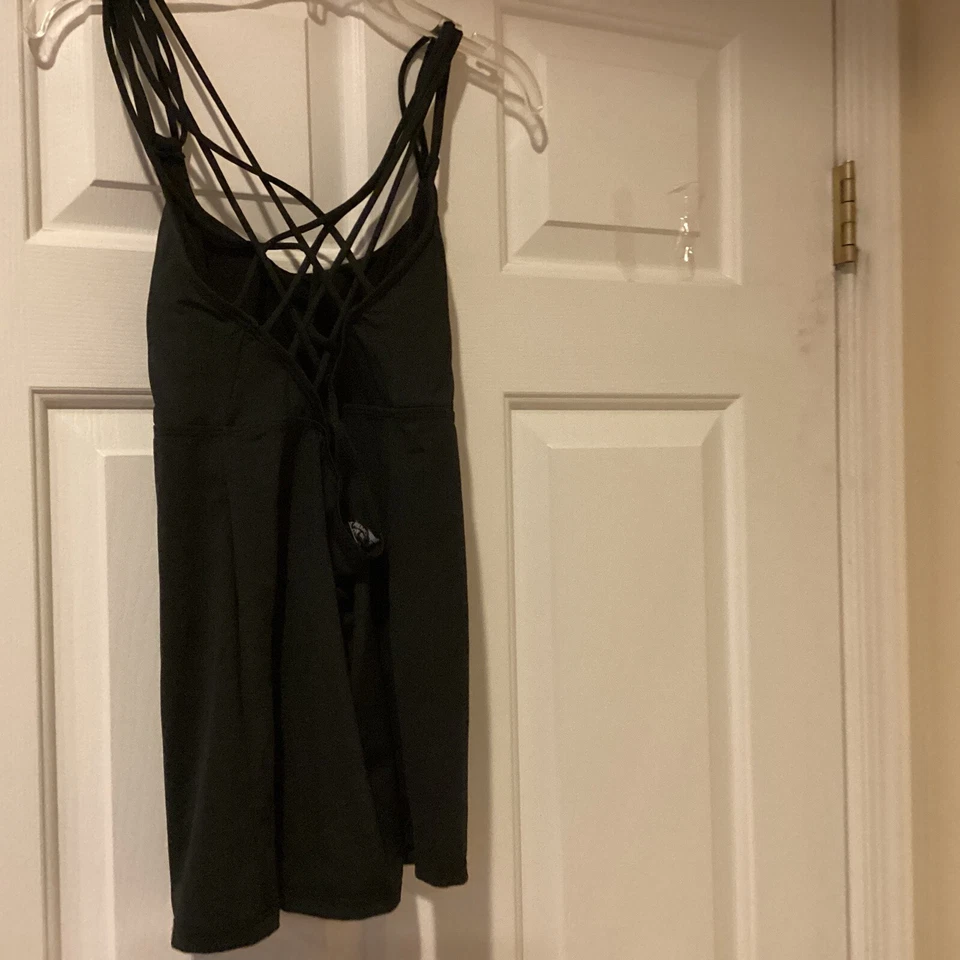 Sujetador deportivo Boohoo Fit camiseta sin mangas talla 10 negro espalda cruzada almohadillas extraíbles espalda abierta Foto 2 de 2