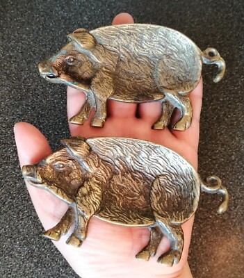 Paar kleine Messingschalen/-platten mit Schwein-Stil. Kann hängen & Tisch verwenden. 12x6cm/B-170g