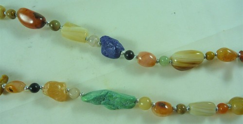FABULOUS VINTAGE ESTATE MULTI COLOUR SHAPED AGATE BEADS NECKLACE LONG ST # 16334 - Picture 3 of 6
