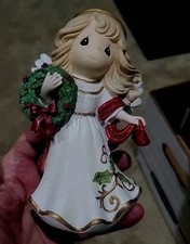 PRECIOUS MOMENTS Angel Holding Wreath Christmas Figurine Blonde Angel 6" 2017