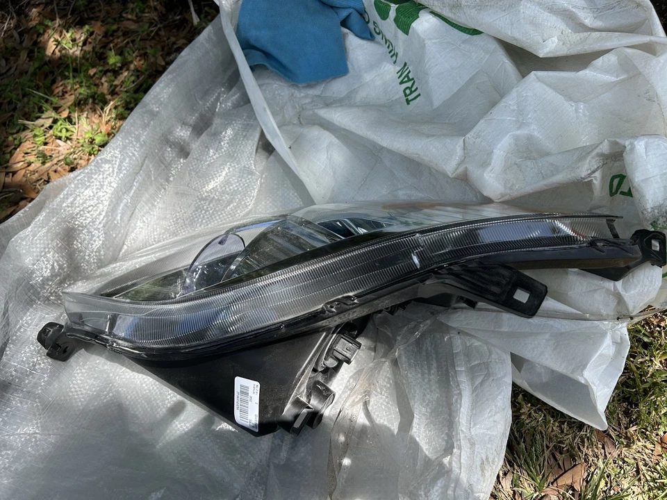 Faro lateral derecho pasajero Mitsubishi Eclipse OEM 2007-2011 8301B062 Foto 2 de 4