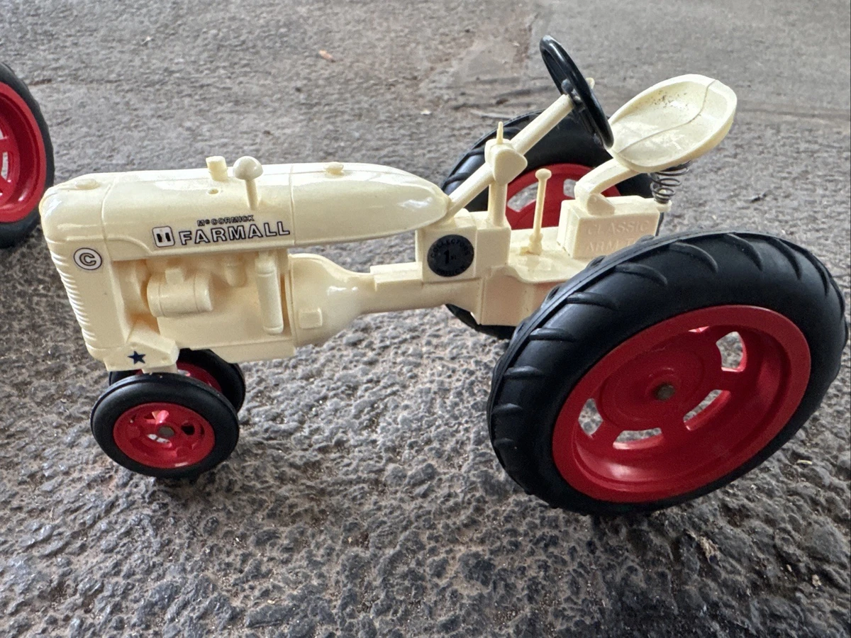 Las mejores ofertas en Tractor Farmall vehículos de granja Diecast