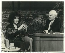 1992 Press Photo Elizabeth Taylor and Johnny Carson on 