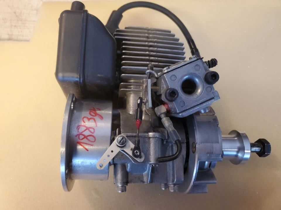 Benzin Modell Verbrennungsmotor mit Magnetzündung und Walbrovergaser - Bild 2 von 4