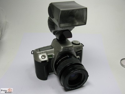 SET: Minolta Dynax 505 Si super Kamera +AF Zoom-Objektiv 35-80 +Sunpak Blitz 40X