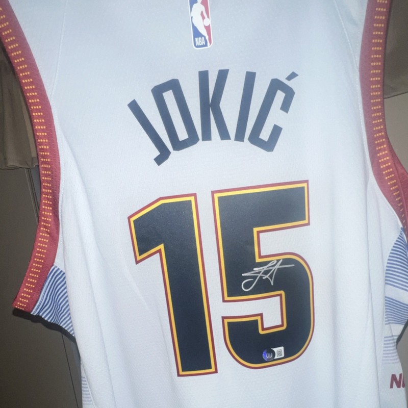 Nike Denver Nuggets Jokic #15 BeckettNBA Autographed Jersey City Edition Size 52