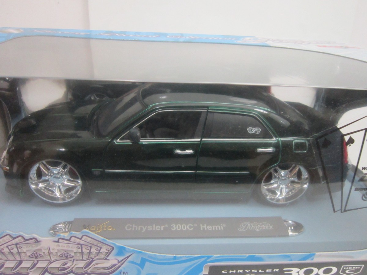 MAISTO PLAYERS CHRYLER 300C HEMI DARK GREEN METALLIC LUXURY