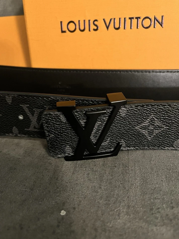 Cinturón Louis Vuitton LV negro mate talla 95/38 Foto 4 de 4