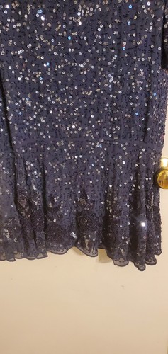 Mac Duggal Pailletten verziertes Midi-Kleid. Mitternachtsblau. Größe 6 - Bild 6 von 21
