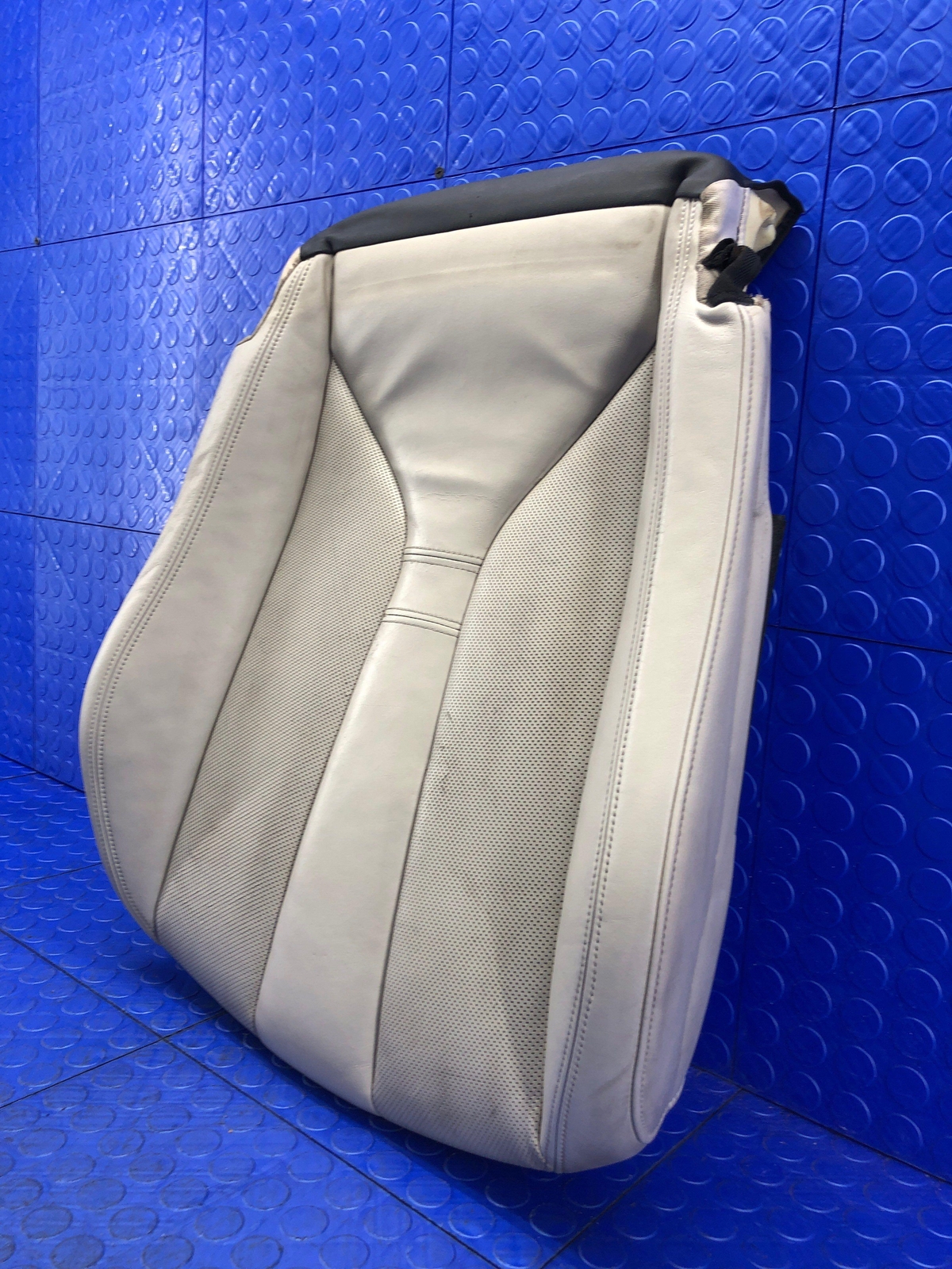 2014 2015 2016 2017 2018 2019 BMW I8 OEM FRONT LEFT LOWER SEAT CUSHION BEIGE