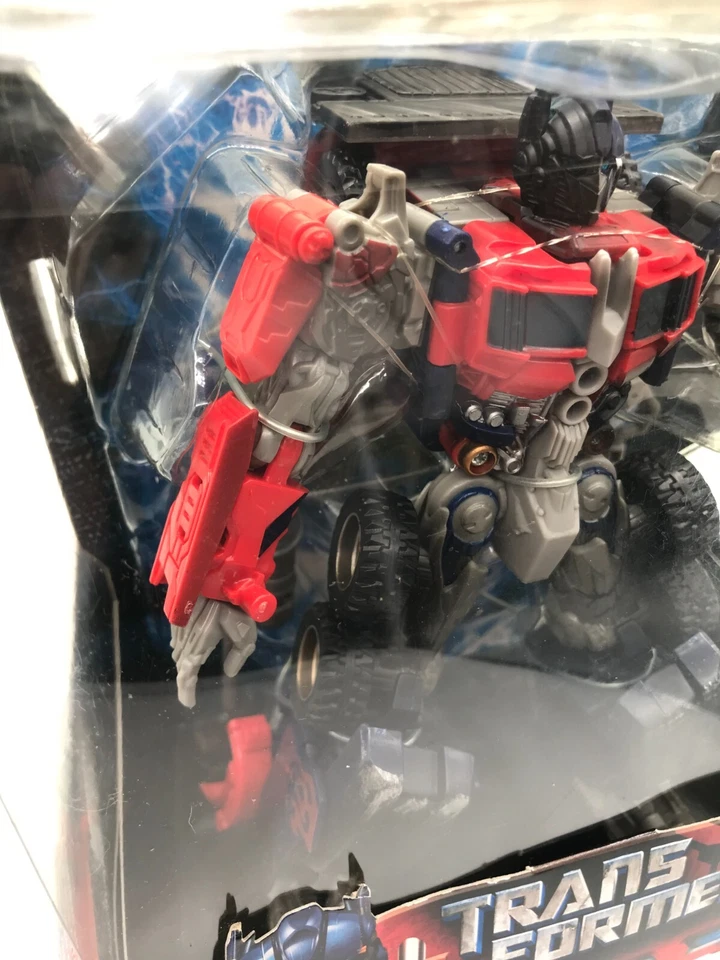 Hasbro Transformers Autobot Optimus Prime  Limited Edition Battle Damage MISB - Image 4 of 4