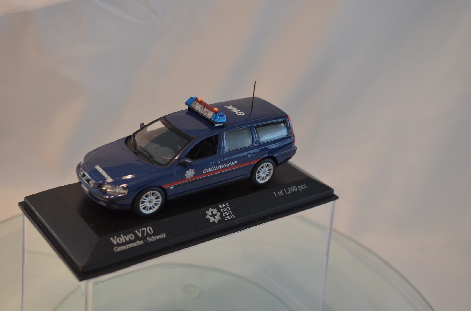 Volvo V70 Minichamps 1/43 miniature Garde Frontière suisse de collection